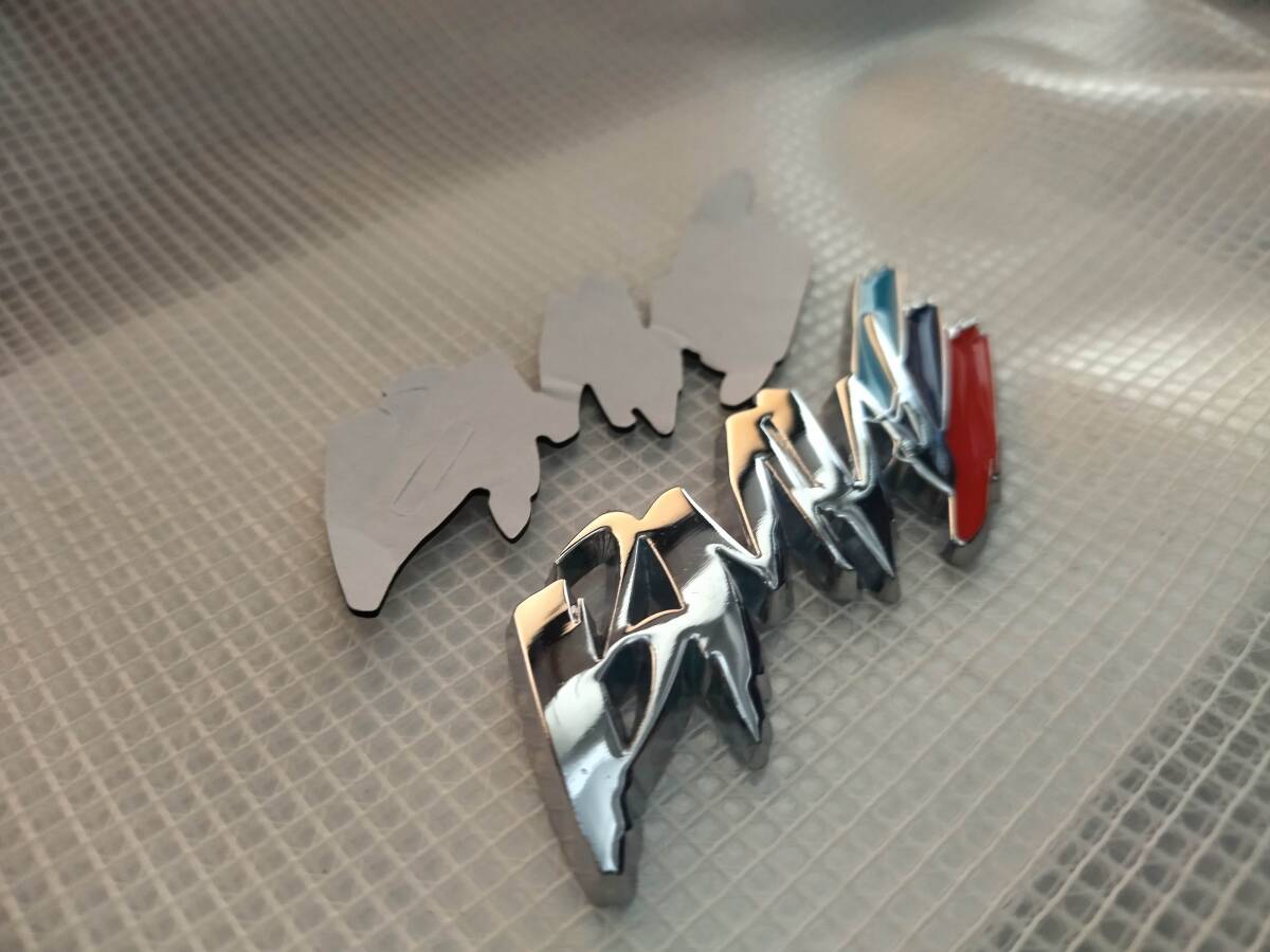【送料込】BMW 3Dエンブレム メッキシルバー 両面テープ付 金属製の画像2