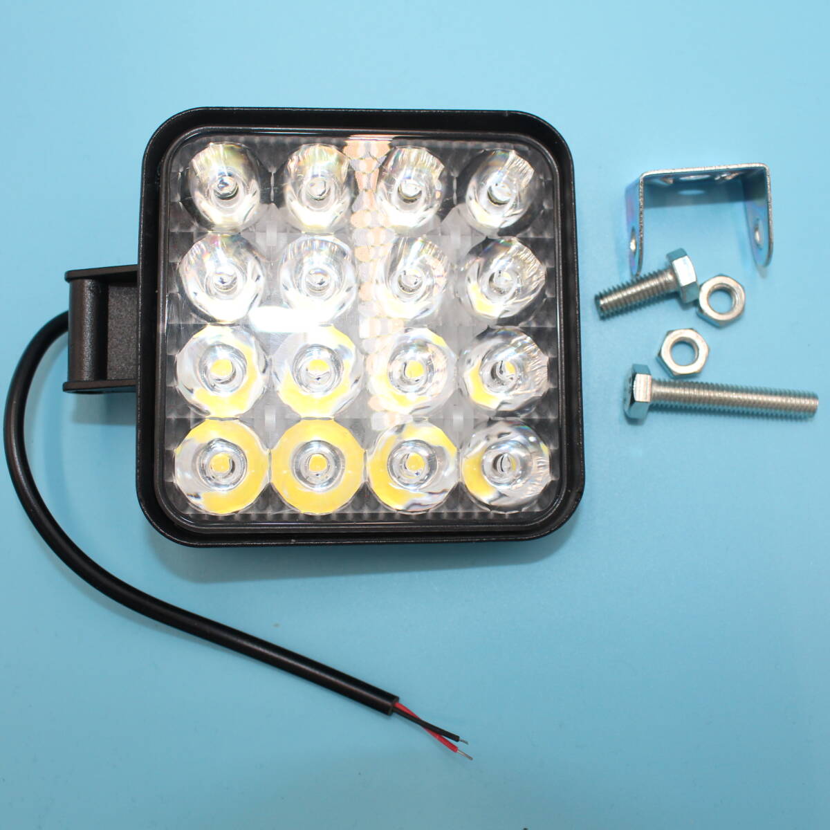 LED ワークライト 48W 作業灯 12V/24V兼用 16灯 前照灯 投光器 防水 防塵 爆光 高輝度 フォグランプ スポット 屋外補助灯 トラック ダンプの画像10