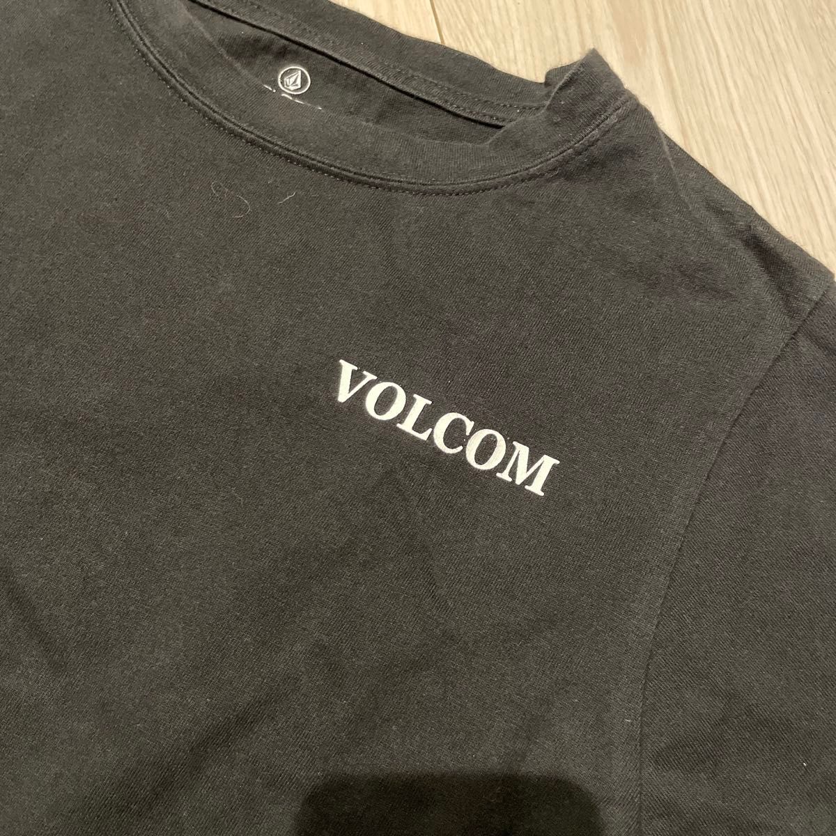 ボルコムVOLCOM ショート丈　半袖Tシャツ　レディース　 黒　キッズ　子供　大人　ブラック　