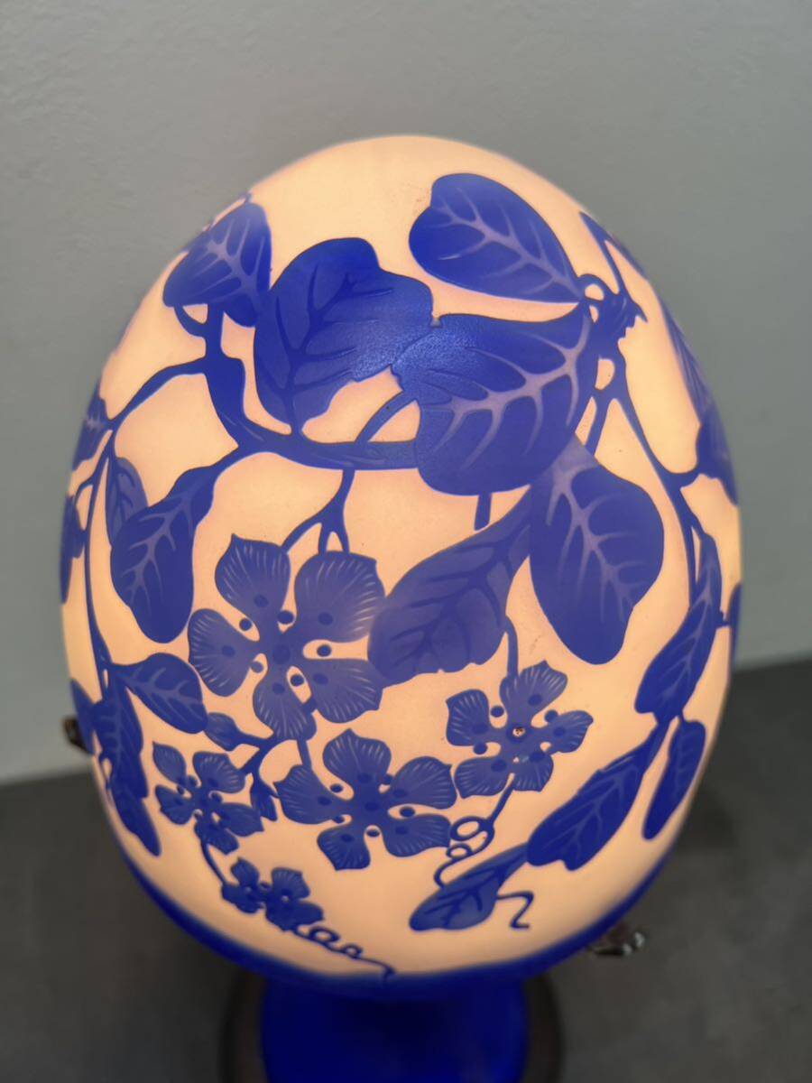 エミールガレ風 テーブルランプ　白色に青色系の花柄 ２灯 高さ41cm アンティーク調 ナイトスタンド _画像3