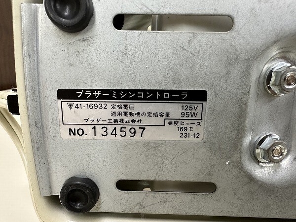 A007-X-16 brother ブラザー Home Lock ホームロック ロックミシン TE4-B230 フットペダル付き 通電確認済 現状品①_画像10