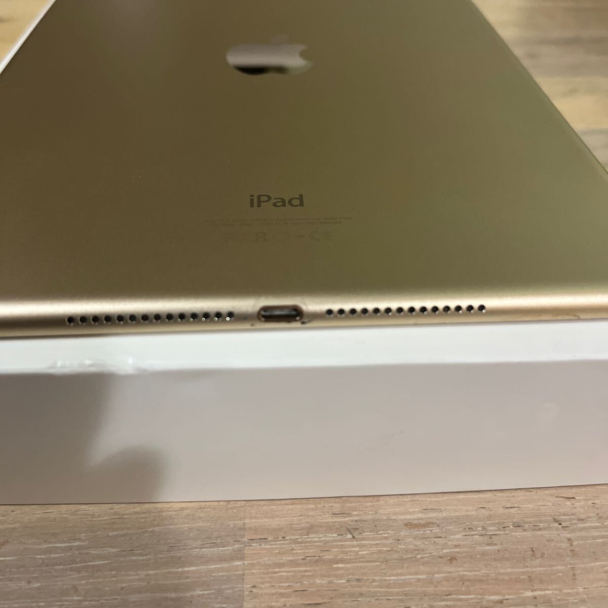 ☆iPad Air2☆64GB☆Wi-Fi☆ ゴールド 元箱付属品有（ケーブル傷み有）動作確認済☆_画像9