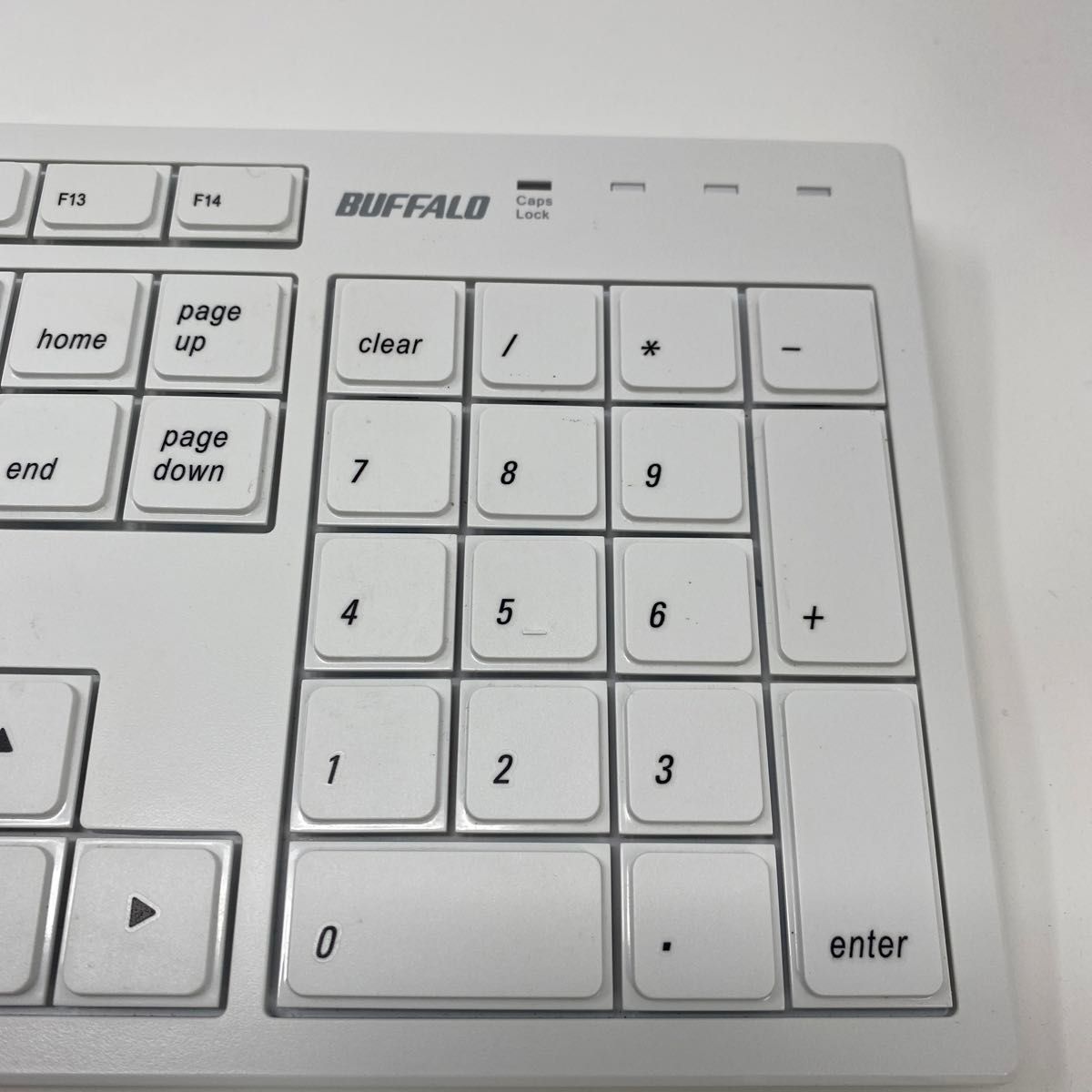 【Mac用】バッファロー BUFFALO フルキーボード USB接続 パンタグラフ Macモデル ホワイト BSKBM01WH