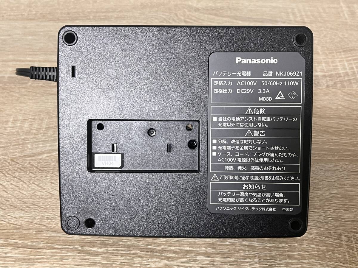 Panasonic パナソニック 電動アシスト自転車専用 バッテリーチャージャー 充電器 NKJ069Z1の画像2