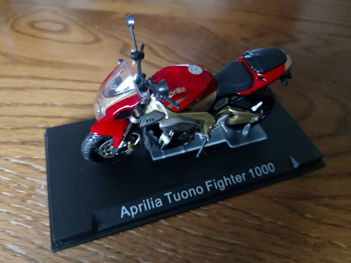 Aprillia　Tuono　Fighter　1000　IXO 1/24　アプリリア_画像4