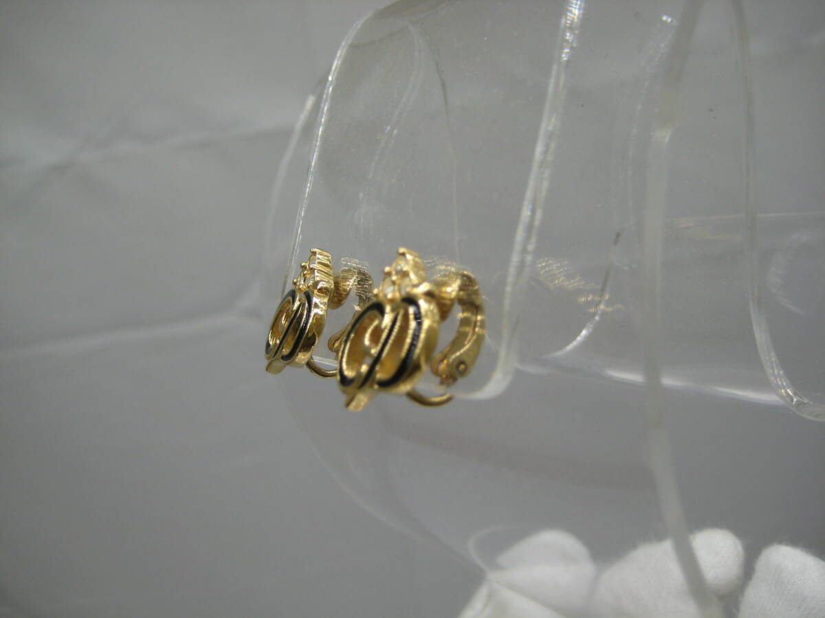 ◆【Christian Dior　クリスチャンディオール】　ロゴ　イヤリング　両耳　金属製　ゴールド系_画像2