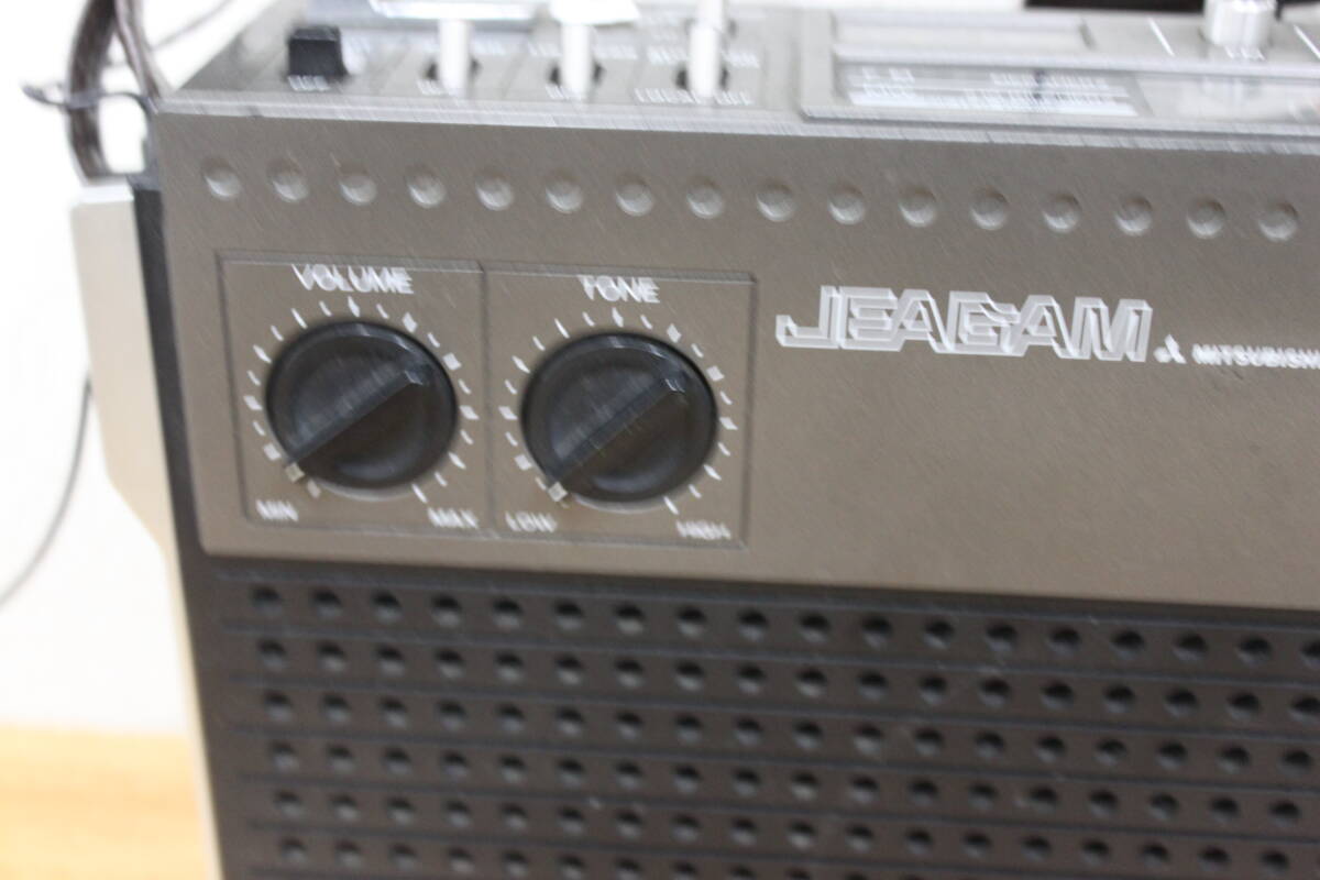 〇中古品 保管品 通電のみ確認済 MITSUBISHI 三菱 トランジスタラジオ JEAGAM FIC-304 オーディオ機器 FM MW SW/激安1円スタート_画像2