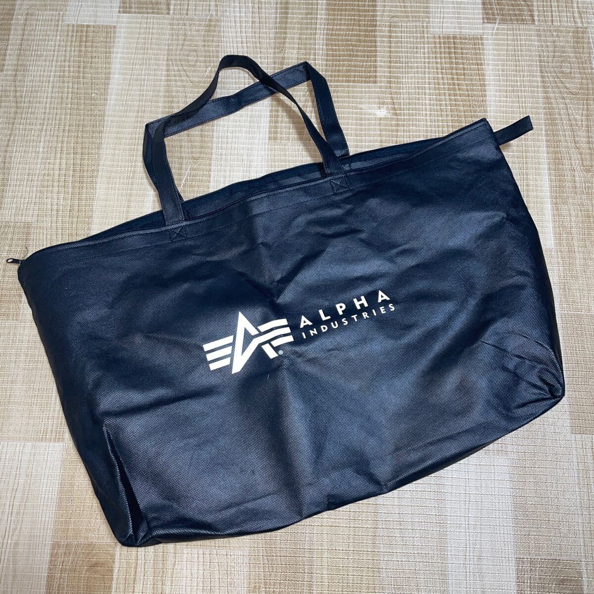 新品 ALPHA INDUSTRIES アルファ BIGトートバッグ/ ロゴ LOGO エコバッグ ショッピングBAG 不織布 未使用品 福袋_画像1