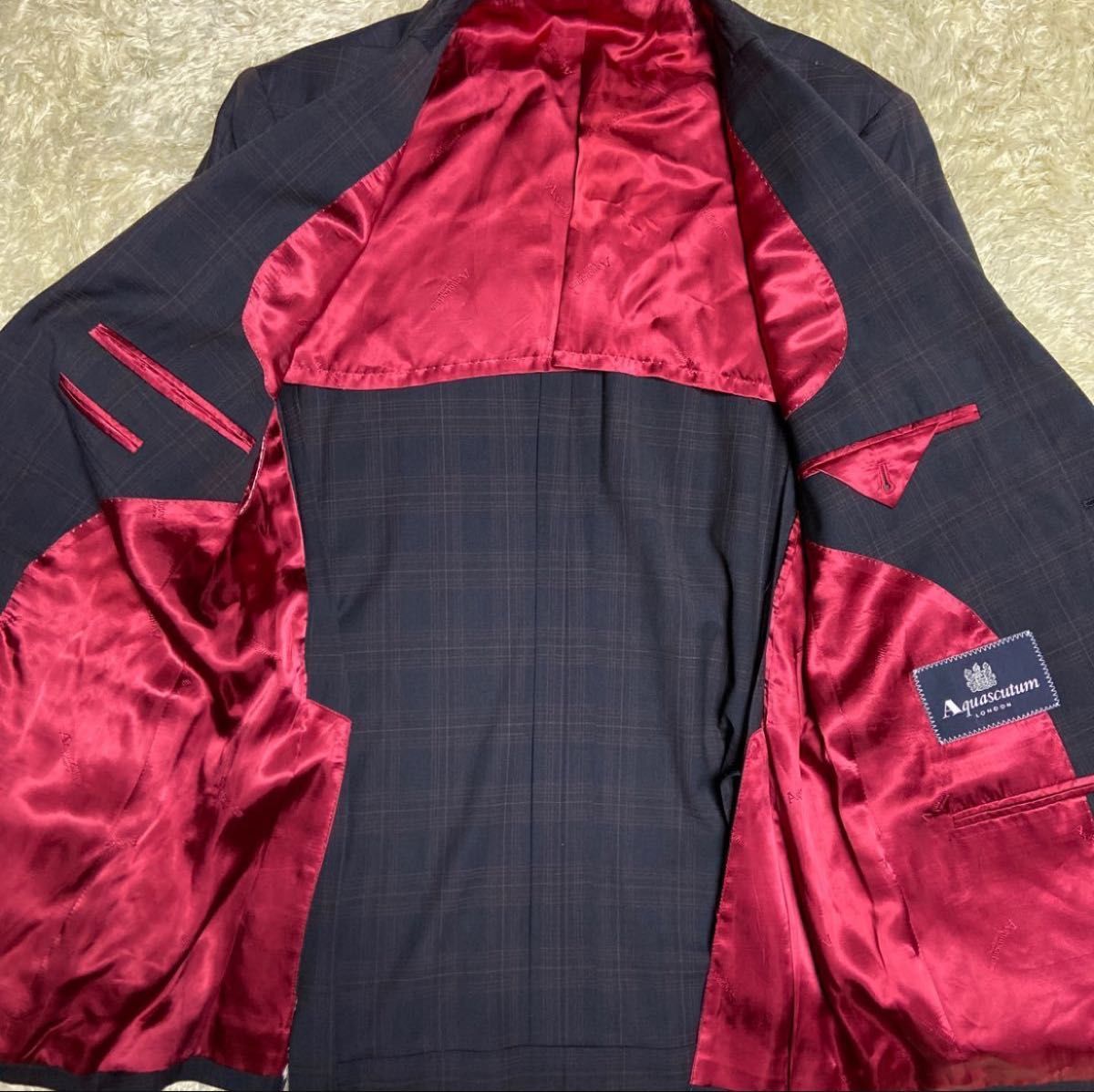 Aquascutum アクアスキュータム テーラードジャケット 紺チェック 裏地 赤レッド ウール メンズ 春秋 背抜き Aquascutum アクアスキュータム テーラードジャケット 紺チェック 裏地 赤レッド ウール メンズ 春秋 背抜き