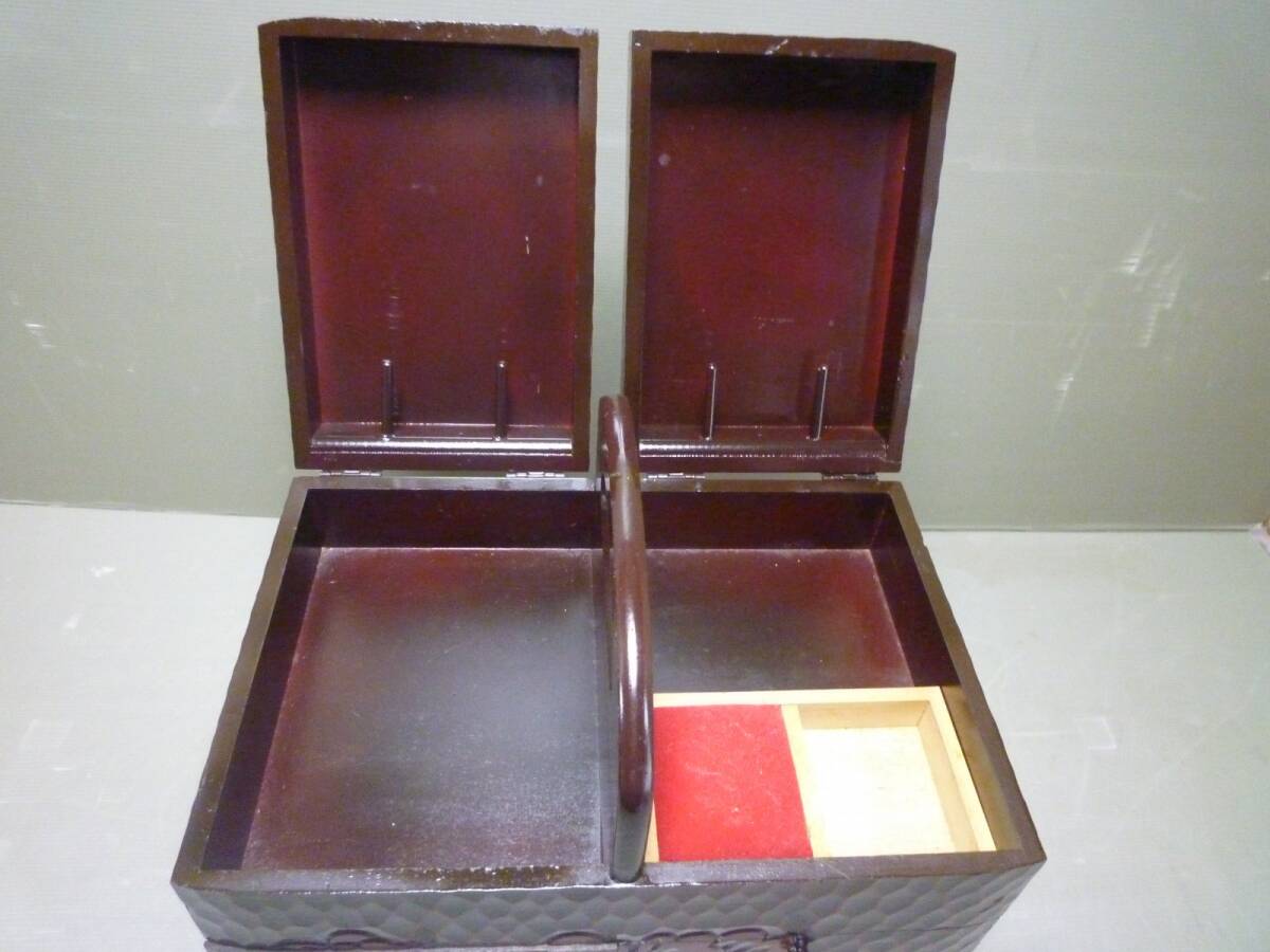《金正堂》　鎌倉彫り牡丹花模様ソーイングＢＯＸ　裁縫箱