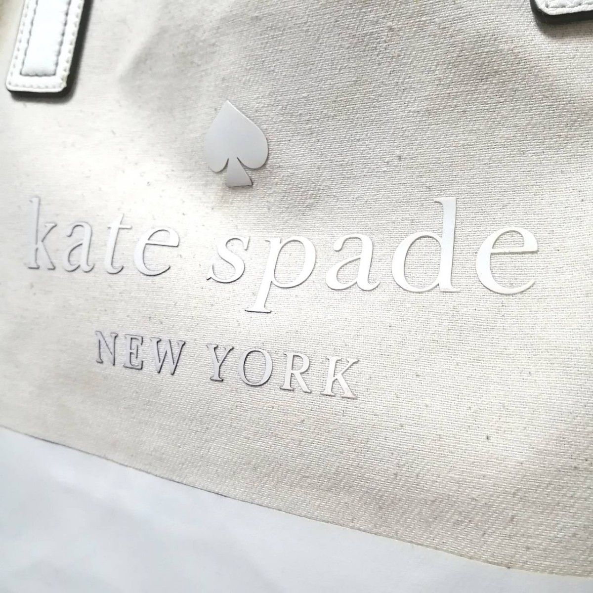 【Ａ4収納可】kate spade　ケイト・スペード　トートバッグ　キャンバス　白　ベージュ　ホワイト　肩掛け