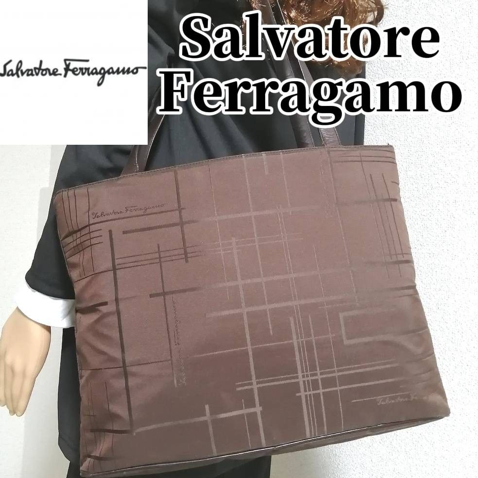 【美品】Ａ4収納可　SalvatoreFerragamo　サルバトーレ　フェラガモ　トートバッグ　肩掛け　ブラウン　茶色　