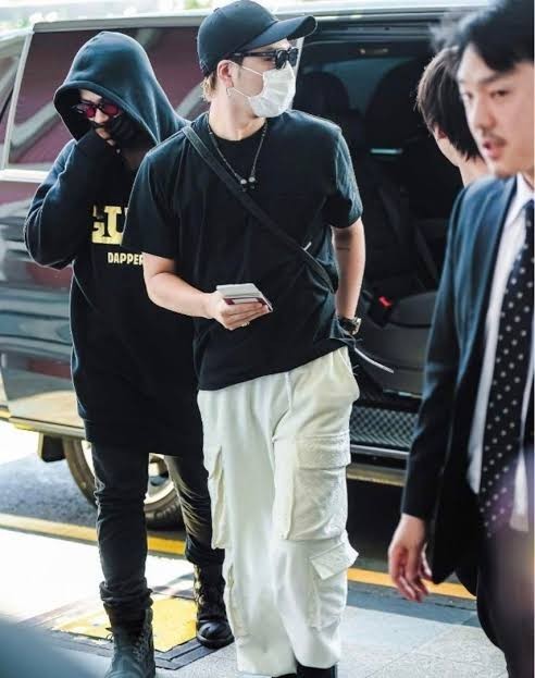 定価27万 ルイヴィトン カーゴパンツ xs LOUIS VUITTON ベロア 定価27万 ルイヴィトン カーゴパンツ xs LOUIS VUITTON ベロア