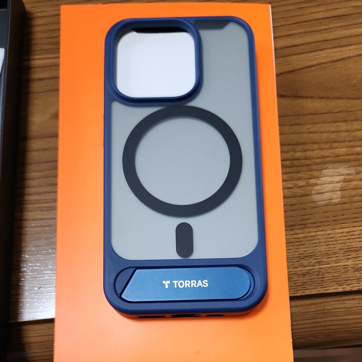 TORRAS　iPhone15pro　ガラスフィルム　ケース