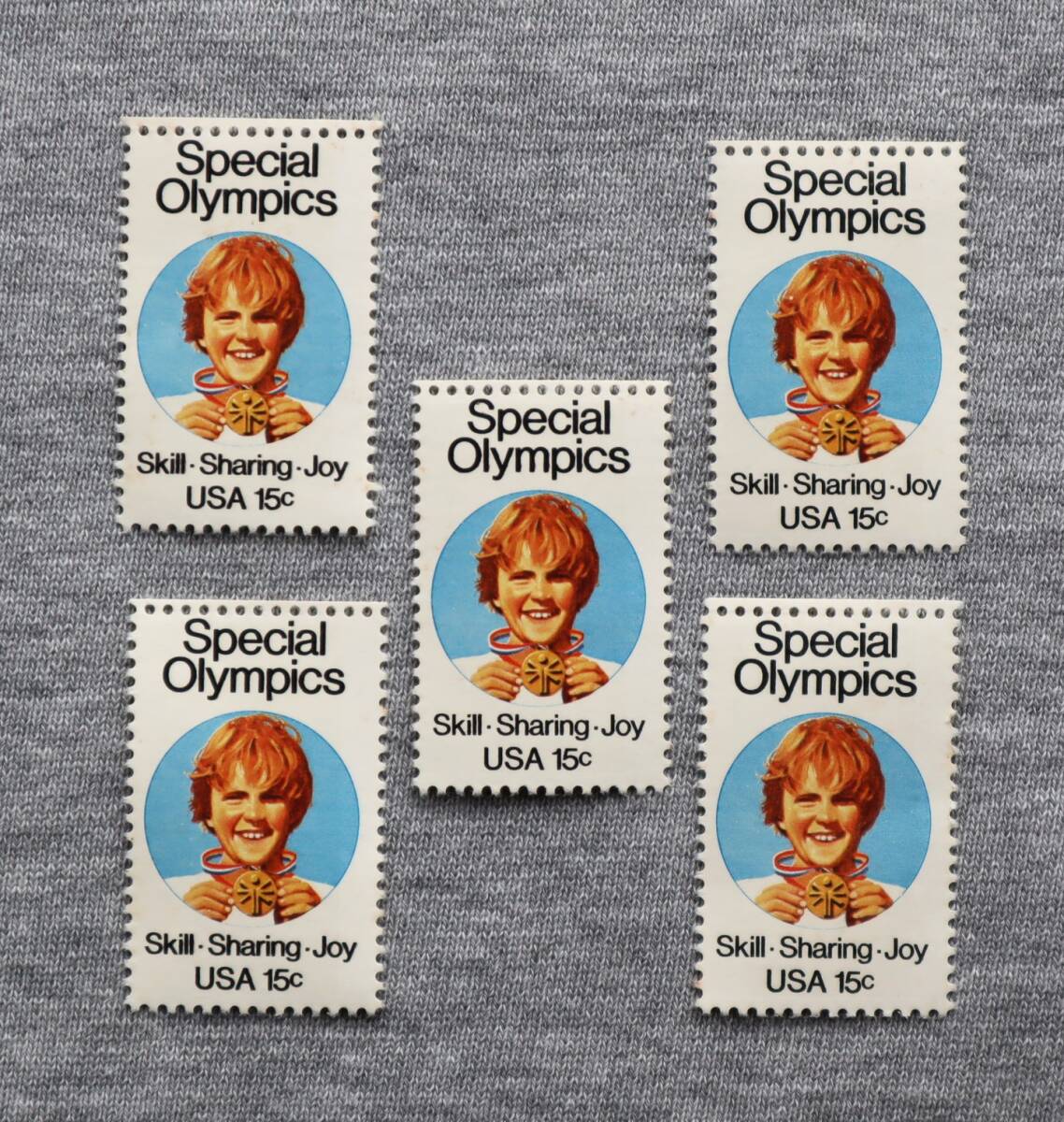 USA55　アメリカ　1979年　特別オリンピック大会記念　「技能・参加・喜び｝　1種　単片切手3枚_画像2