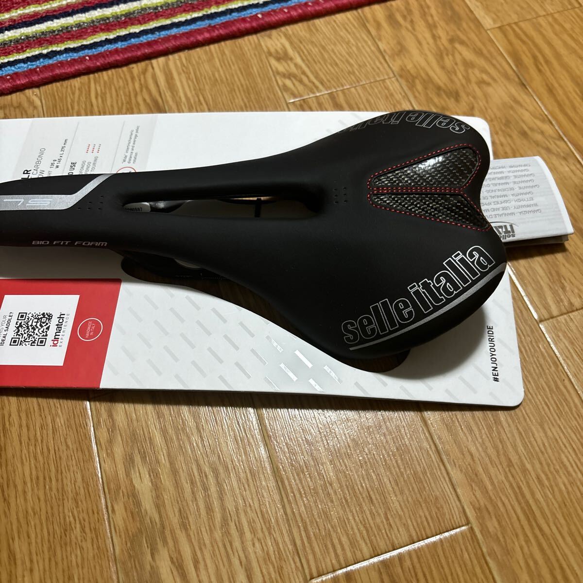 新品 SELLE ITALIA SLR KIT CARBONIO Lサイズ(145mmX275mm) セライタリア　SLR キットカルボニオ　カーボンレール　軽量_画像6