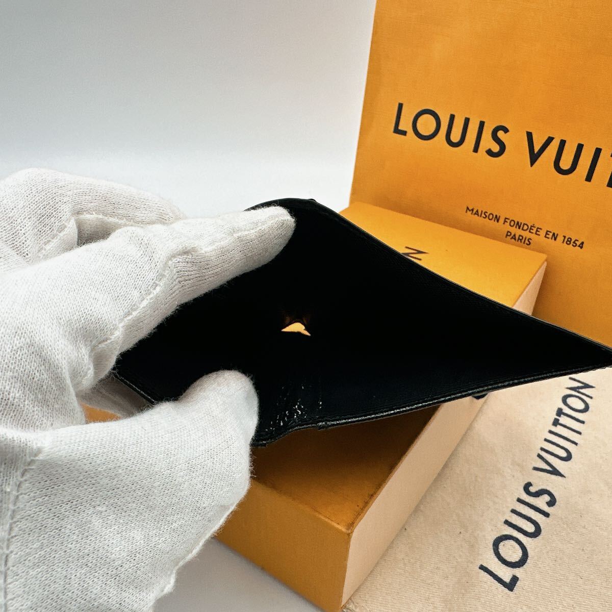 2664【未使用に近い極美品】LOUIS VUITTON ルイヴィトン エピ ポルトビエ6 カルトクレディ 二つ折り財布 札入れ M63312/CA0939_画像4