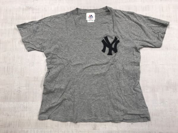 MAJESTIC マジェスティック New York Yankees ニューヨークヤンキース MLB フェルトワッペン ロゴ 半袖Tシャツ カットソー メンズ S グレーの画像1