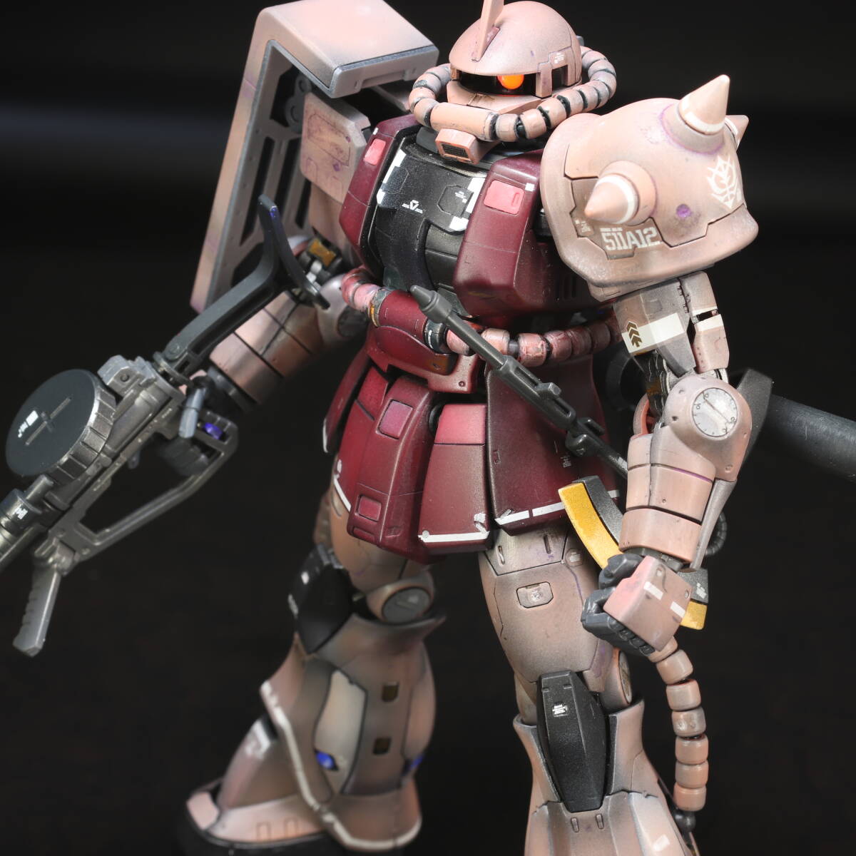 RG MS-06S シャア専用ザク 1/144 塗装済 完成品_画像9