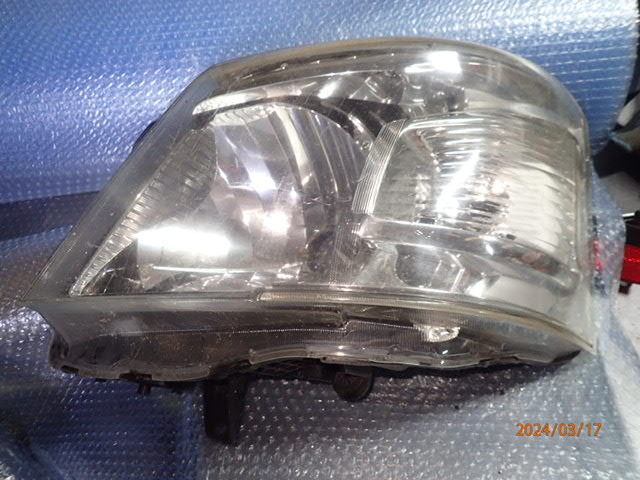 ジャンク NV350 キャラバン E26 ヘッドライト ランプ 左 ichikoh valeo H021_画像1