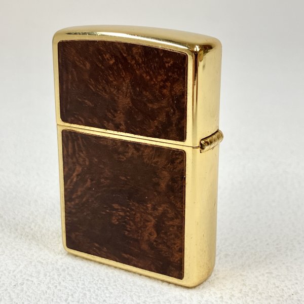 【ZIPPO】ジッポ 木目調 ウッド wood ゴールドカラー 金色 1999年製造 オイルライター USA 喫煙具 マニア品 コレクション 中古 現状品の画像2