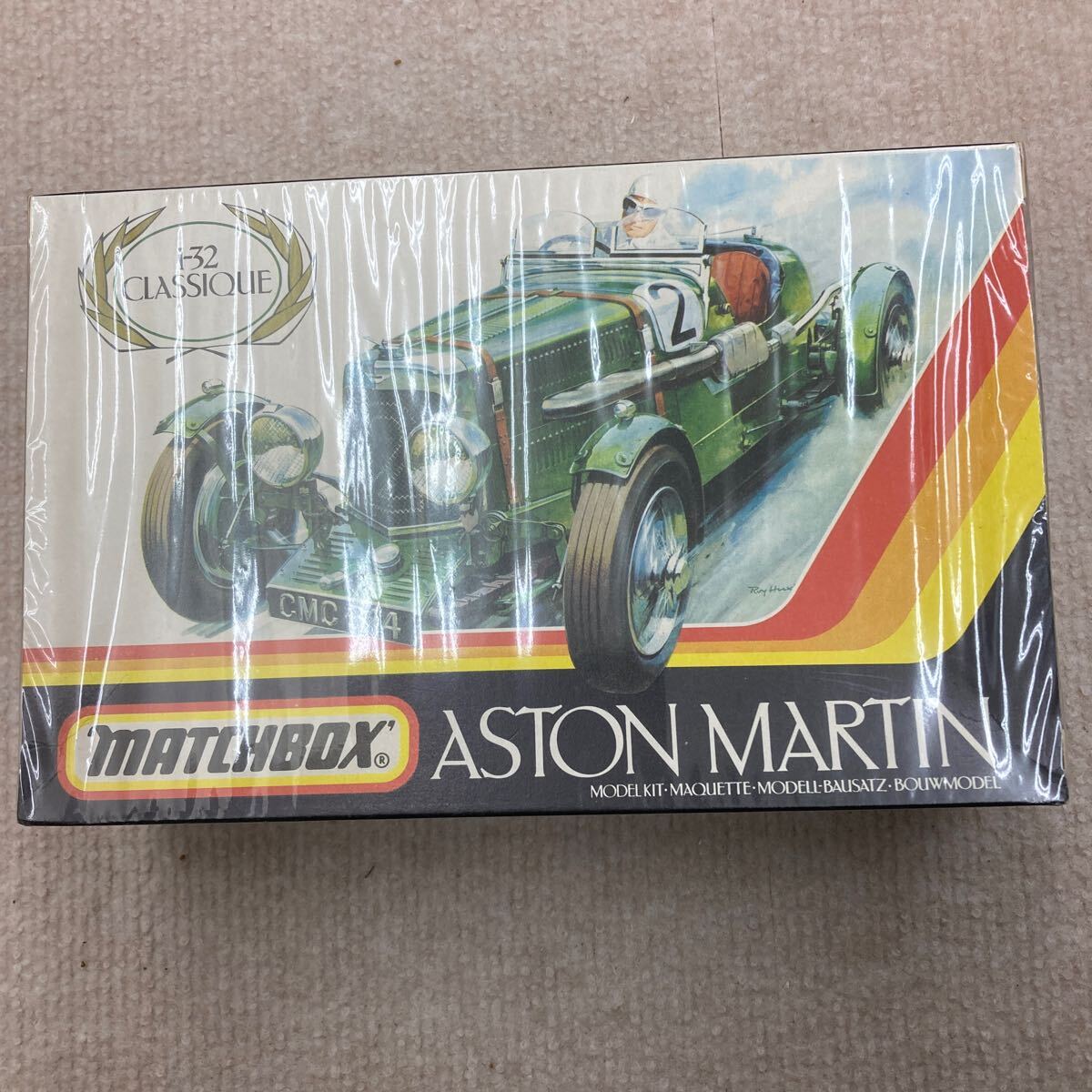 MATCHBOX　ASTON MARTIN　1/32　プラモデル　_画像1