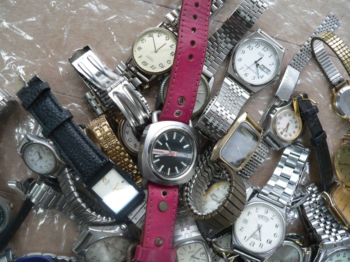 男女腕時計　２００個　DIESEL　SEIKO　CITIZEN　ORIENT　ALBA　CASIO　他　大量　まとめて　未確認　ジャンク_画像6