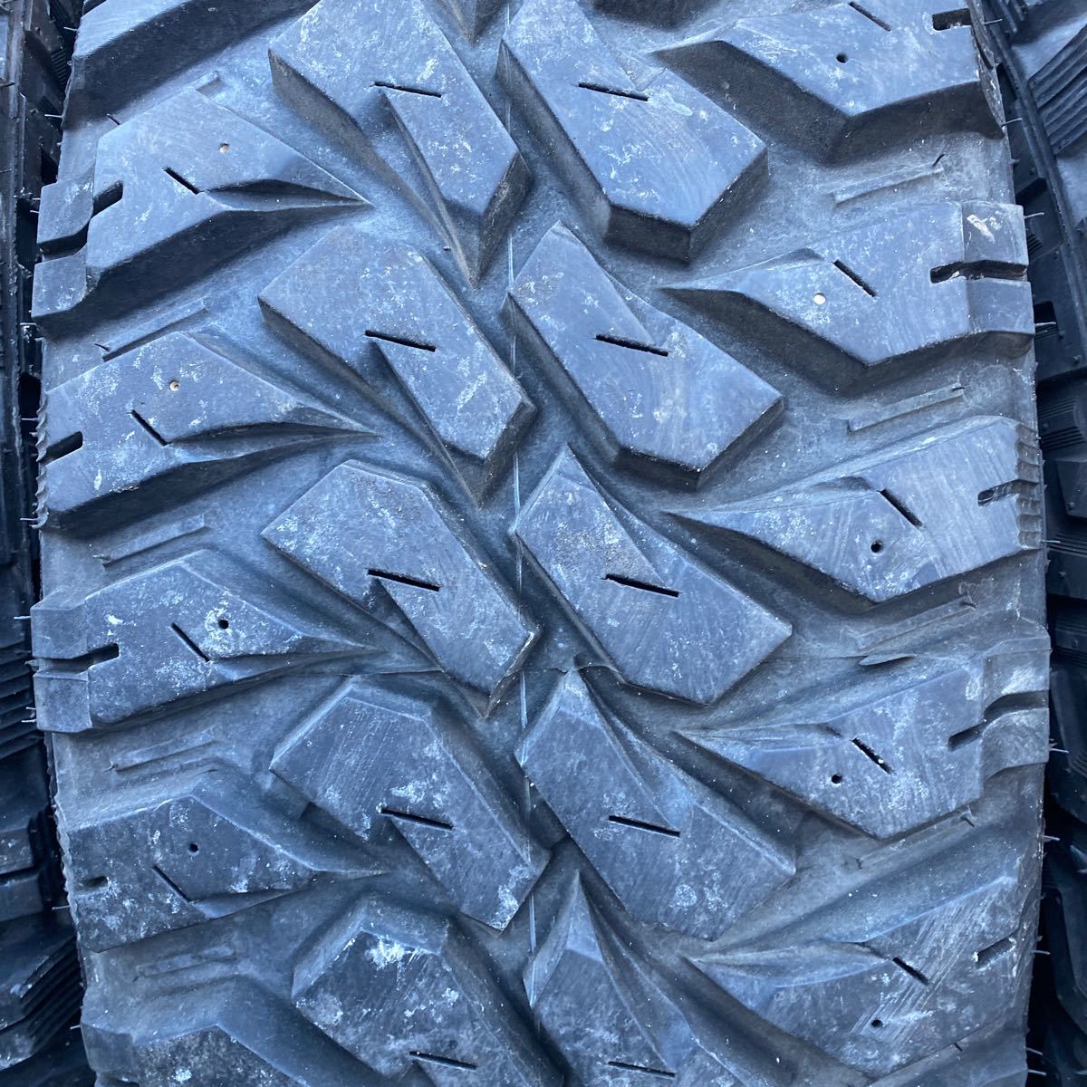 ★バリ山★ T005 MAXXIS BIGHORN 265 65R 17 LT 2018年製造　4本セット　マッドタイヤ　ホワイトレター_画像3