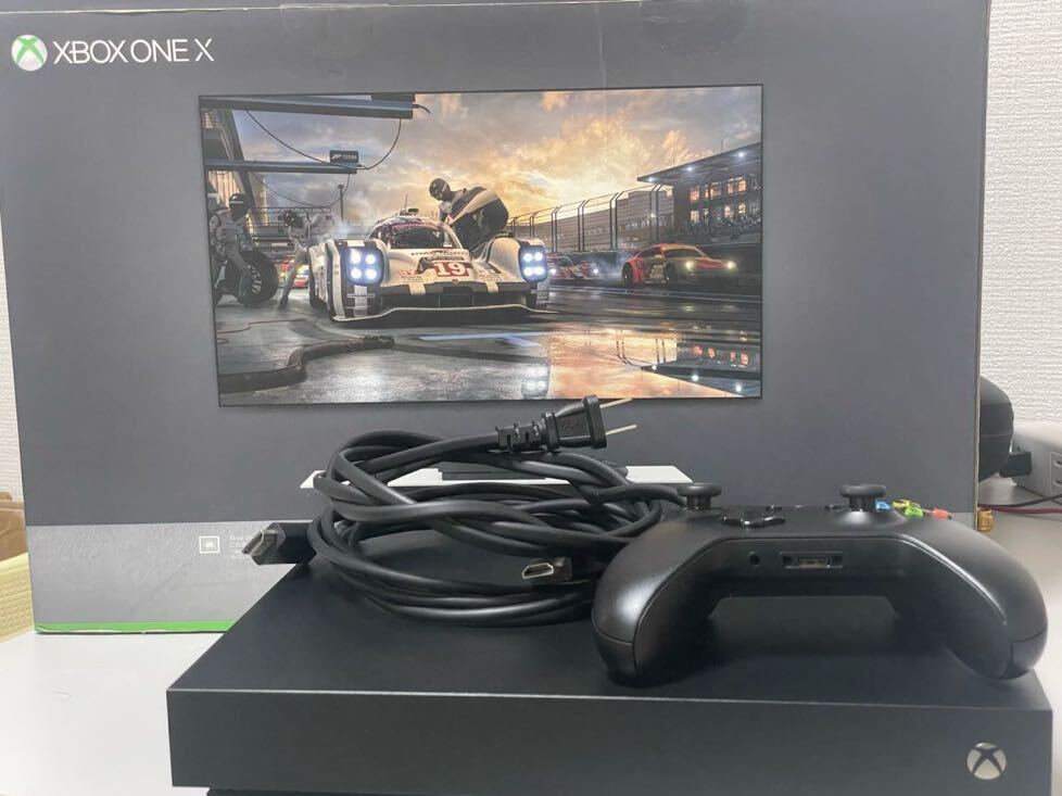 Xbox One X 1TB コンソール CYV-00015