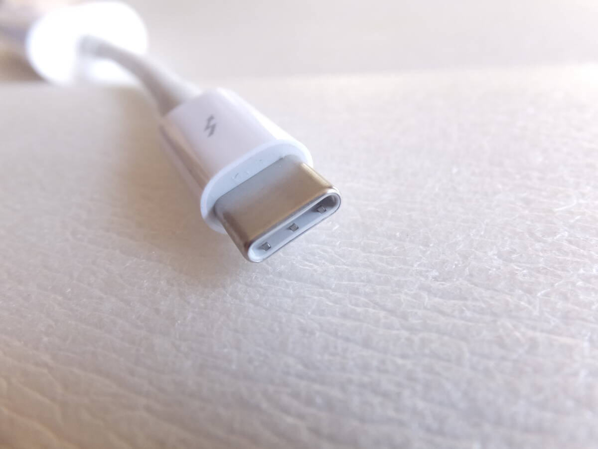 中古　Apple Thunderbolt 3 (USB-C) - Thunderbolt 2 アダプタ　A1790_画像3