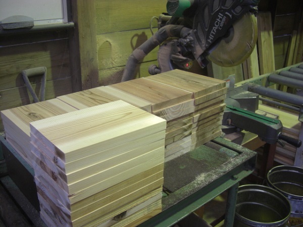 杉 日本蜜蜂巣箱材 人工乾燥 4面プレーナー 特等 27ｃｍ×30ｍｍ厚×180ｍｍ幅 32枚入り：送料クロネコ便Ｆサイズ_画像3