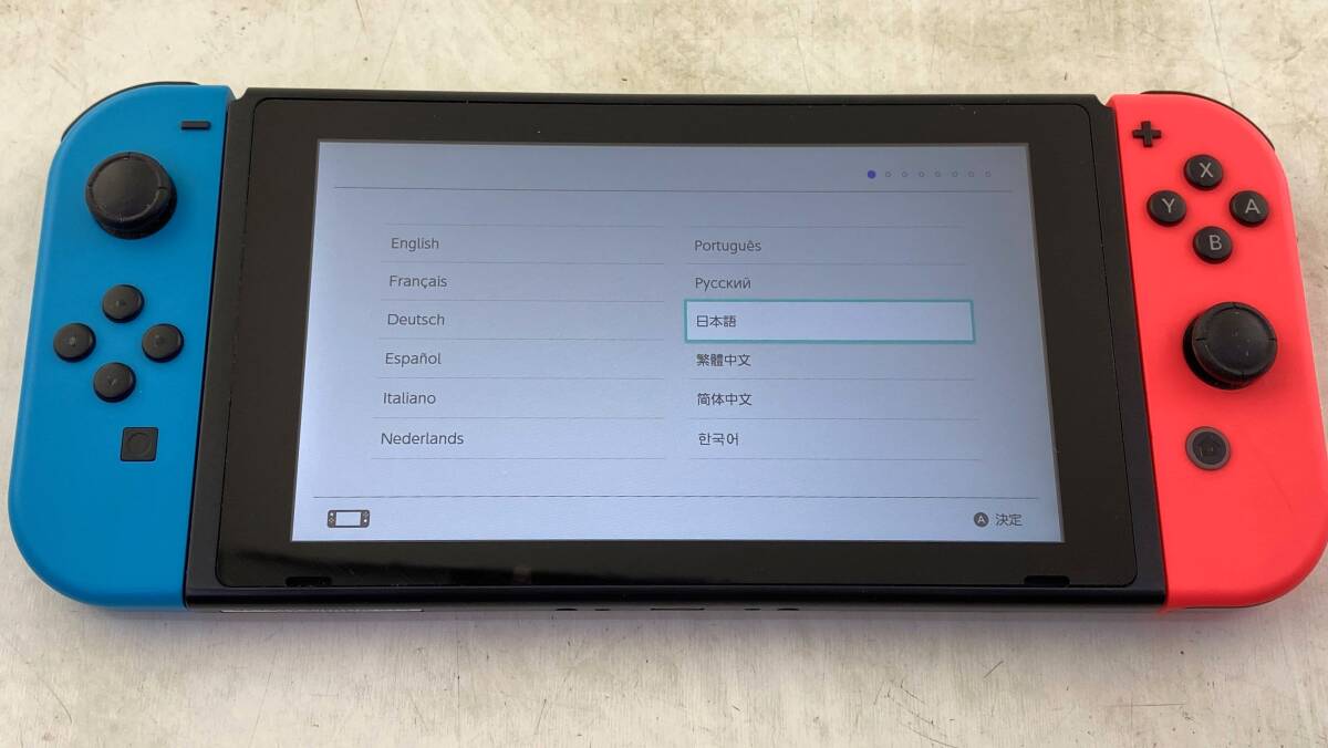  【１円～】Nintendo Switch スイッチ 強化型 2020年製 / Joy-Con充電グリップ 動作確認済 ネオンブルー セーフティガイド欠品 / 任天堂_画像2