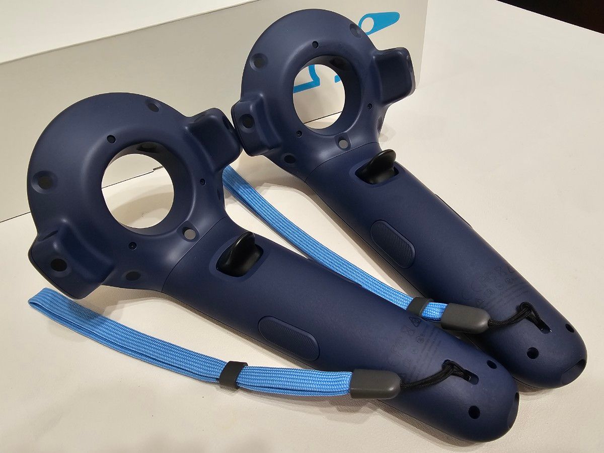 HTC VIVE PRO コントローラ 2本セット 充電アダプタ・ケーブル付属 動作確認済み