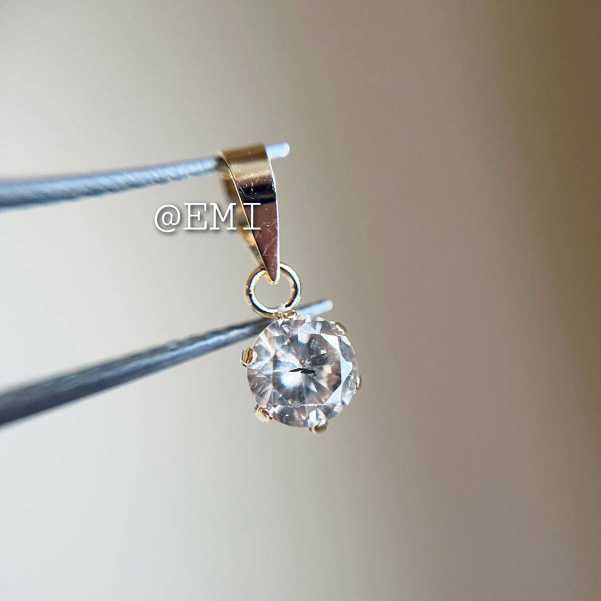 【SALE☆特価☆】K18 天然ダイヤモンド　0.30ctペンダントトップ diamond 3