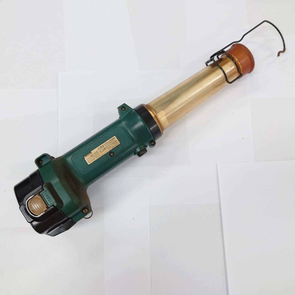 I707 工具 電動工具 ライト 蛍光灯 makita ML123 マキタ バッテリ1235 12 中古 ジャンク品 訳あり_画像2