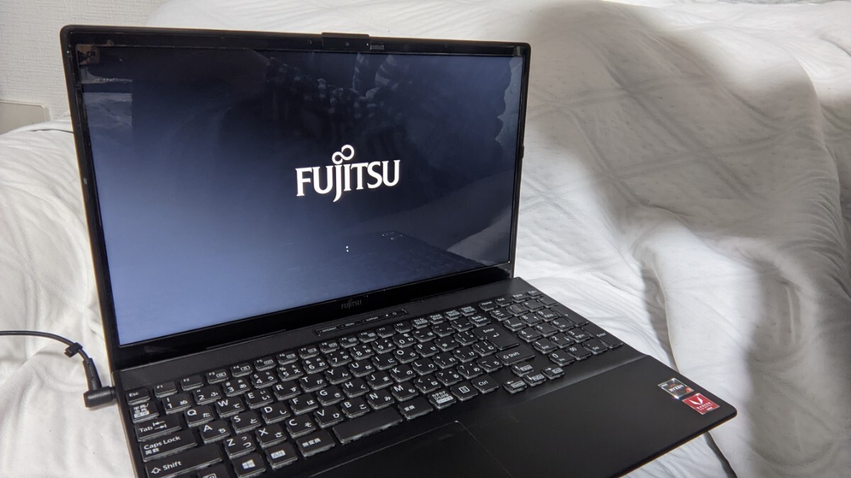 Fujitsu LifeBook AH43/E1 RYZEN3_画像1