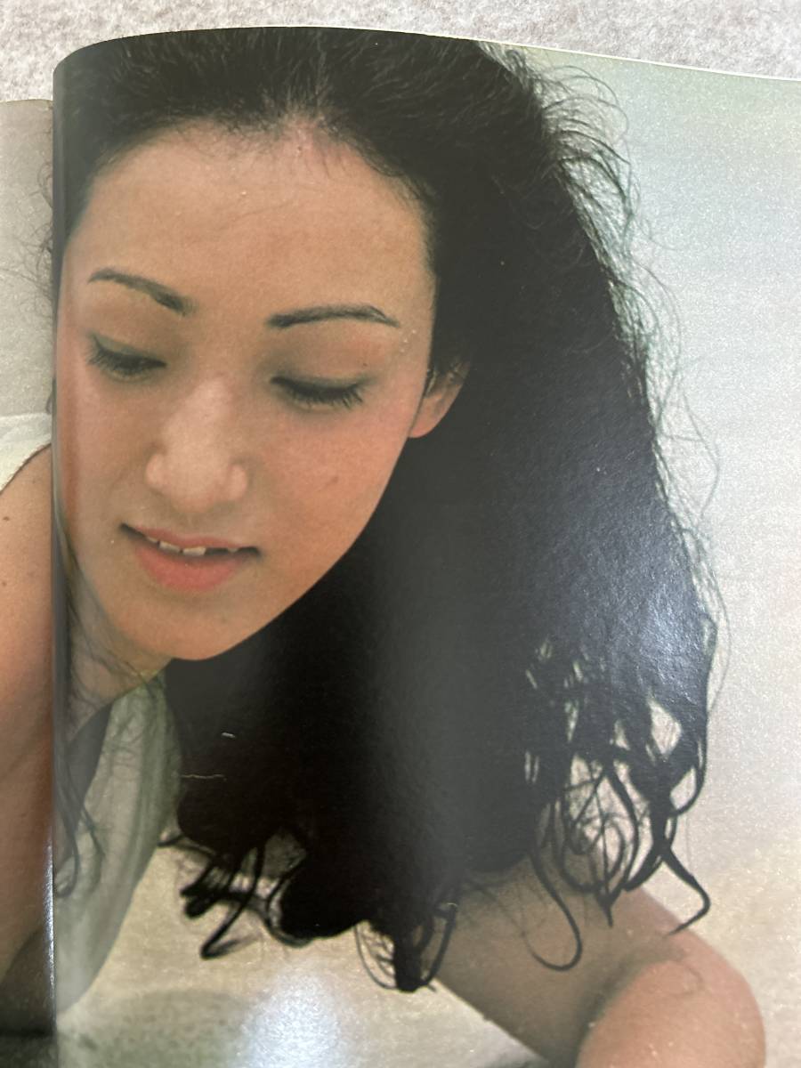 週刊プレイボーイ　1977年　昭和52年11月1日　アグネスラムピンナップ　田中真里　香坂みゆき　山口百恵　表紙側面破れ_画像4