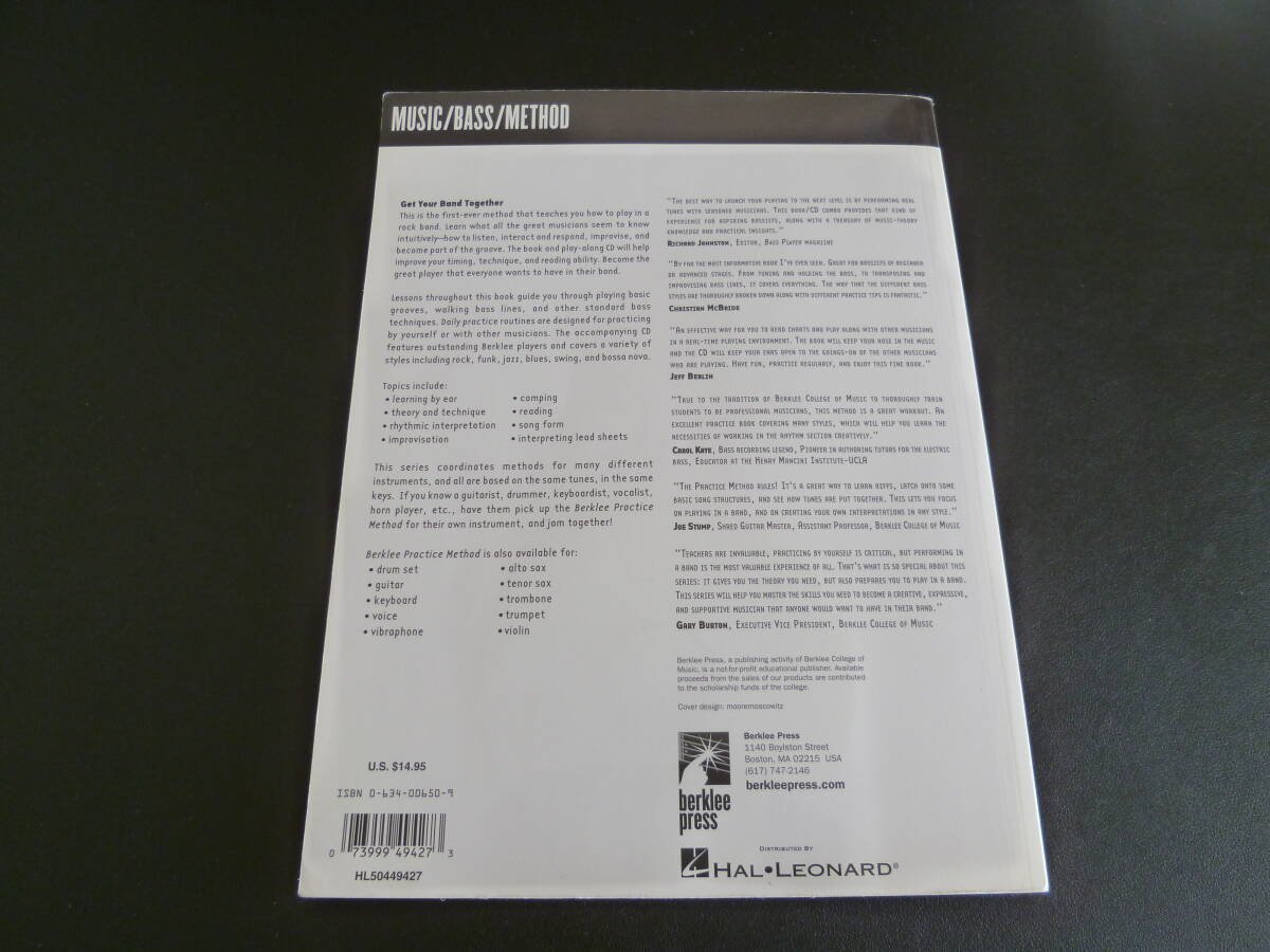  иностранная книга :[Berklee Practice Method Bass: Get Your Band Together]Hal Leonard / Berklee Press 2001 Rich Appleman, John Repucci ( работа )