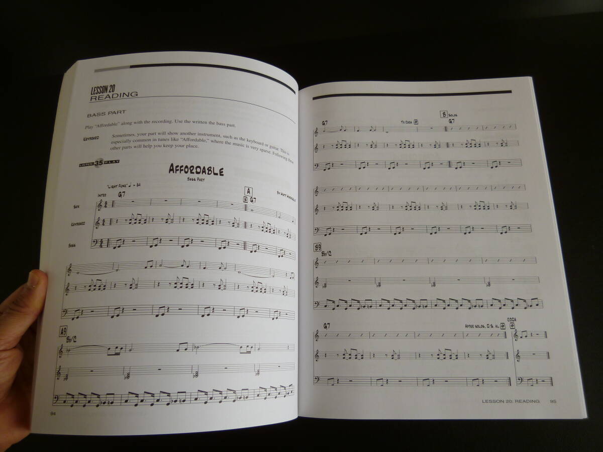  иностранная книга :[Berklee Practice Method Bass: Get Your Band Together]Hal Leonard / Berklee Press 2001 Rich Appleman, John Repucci ( работа )