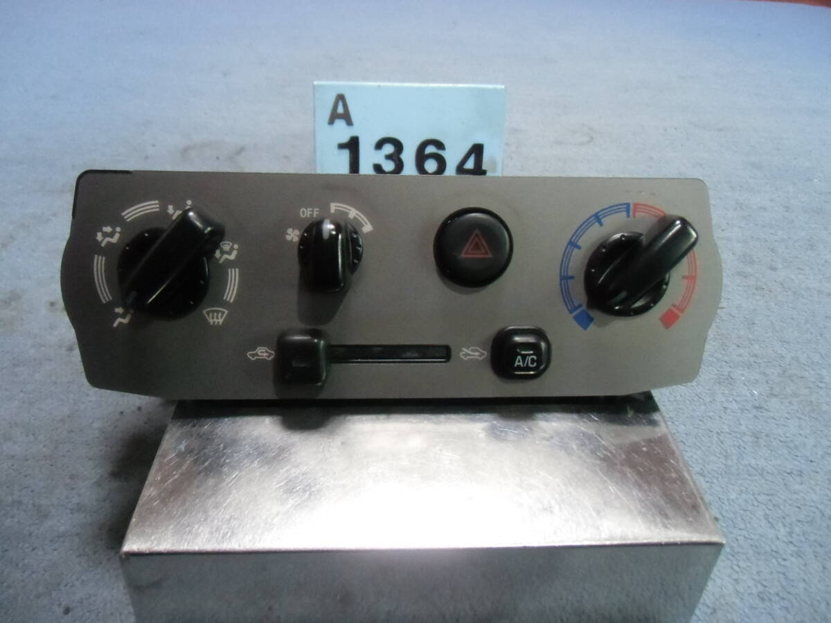 A1364:ミラ ジーノ/L700S⑯ エアコンスイッチ 中古品_画像1