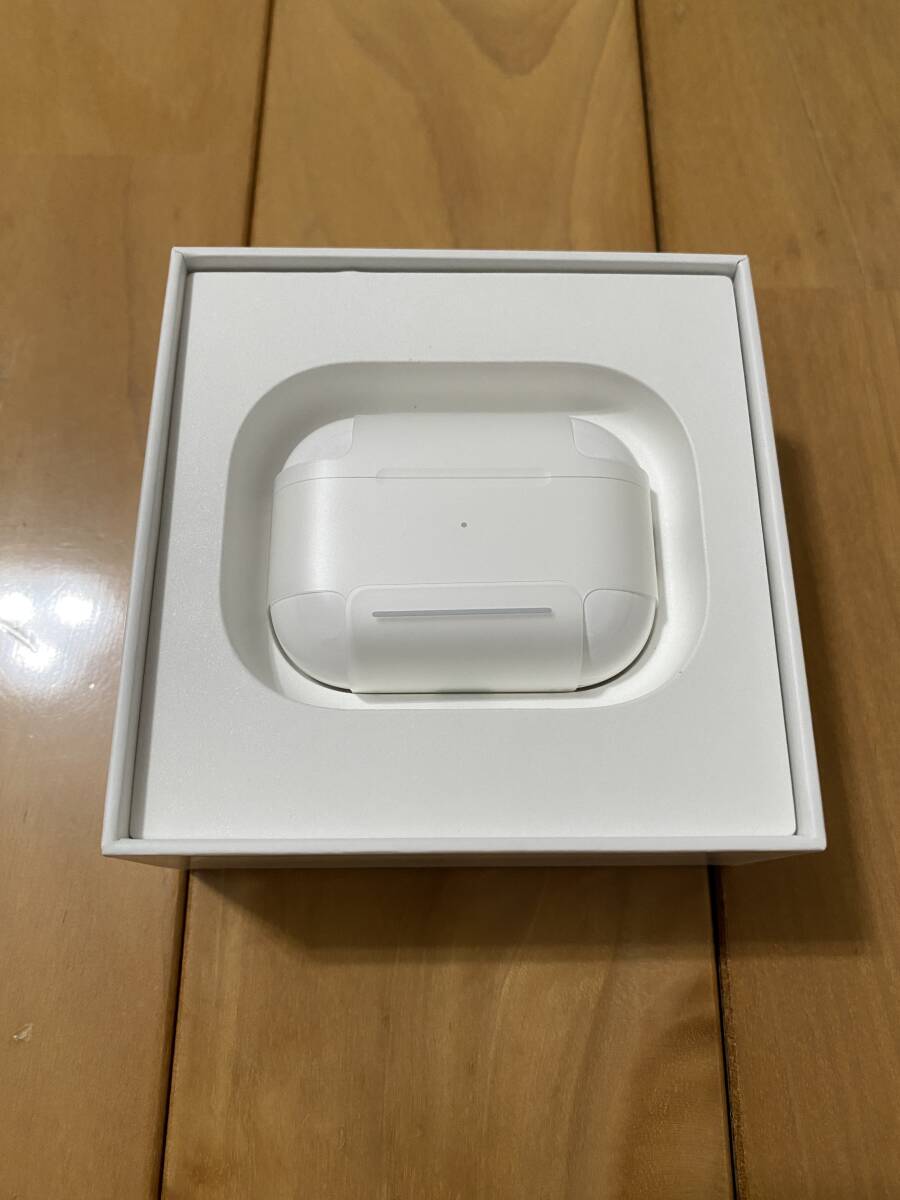 新品同様 美品 Apple AirPods Pro 第2世代 Lightning MQD83J/A 購入日未登録 アップル ワイヤレス イヤホンの画像4