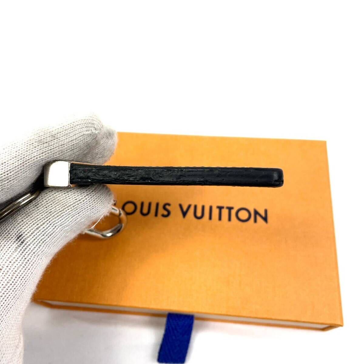 1円 ■美品■ LOUIS VUITTON ルイヴィトン M67242 タイガ キーホルダー キーリング チャーム ブラック シルバーの画像4