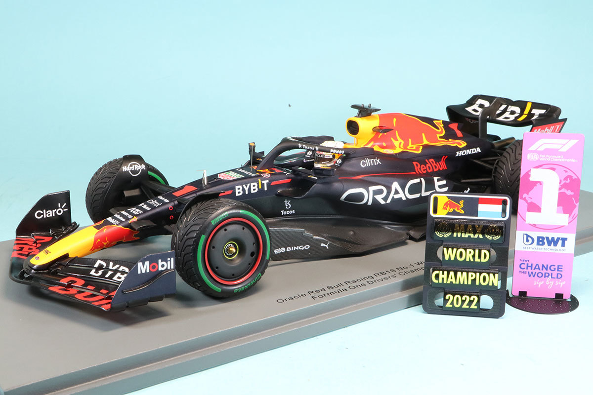 ■スパーク 1/18 レッドブル RB18 No.1 M.フェルスタッペン 2022 鈴鹿日本ＧP優勝 ピットボード/ポジションボード付き! Spark Red bull_画像1