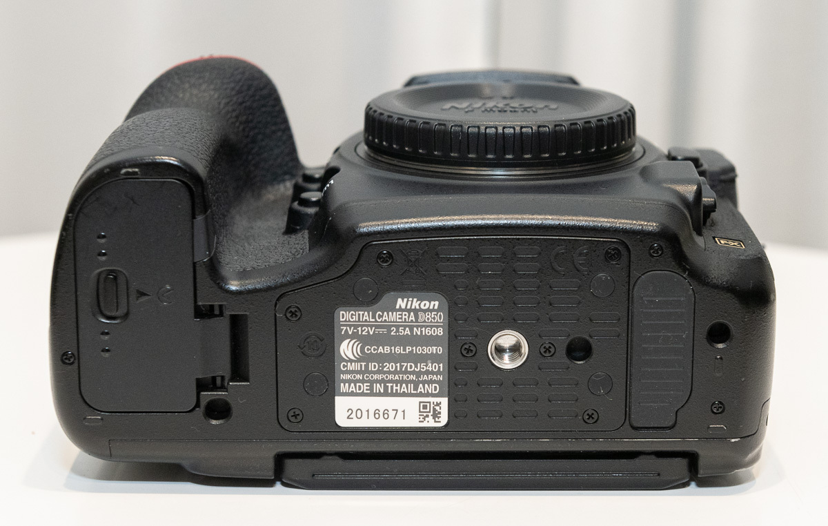 Nikon D850 ボディ ショット数35178 おまけ付き デジタル一眼レフ 