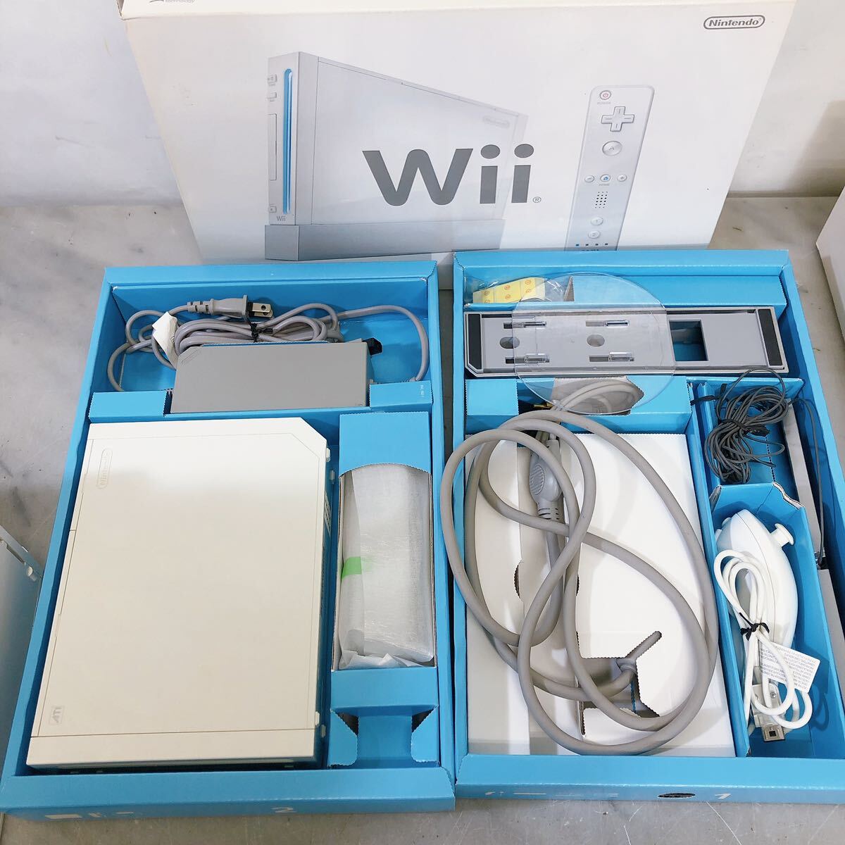 ジャンク Nintendo Wii WiiU 本体 周辺機器 まとめ売り ゲーム機 任天堂 シロ クロ 箱あり 動作未確認_画像9