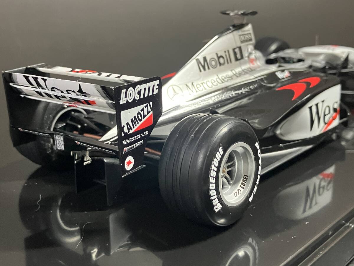 タミヤ 1/20 マクラーレン メルセデス MP4/13 日本GP バージョン M.ハッキネン仕様 組立完成品　クリアケース付き_画像3