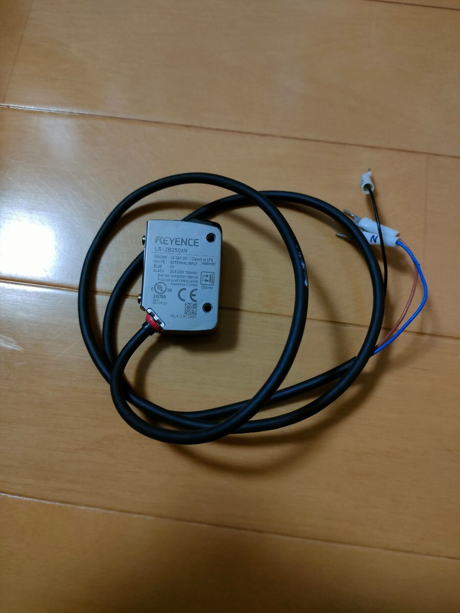 ♪Keyence LR-ZB250AN アンプ内蔵型CMOSレーザセンサ　動作確認済み