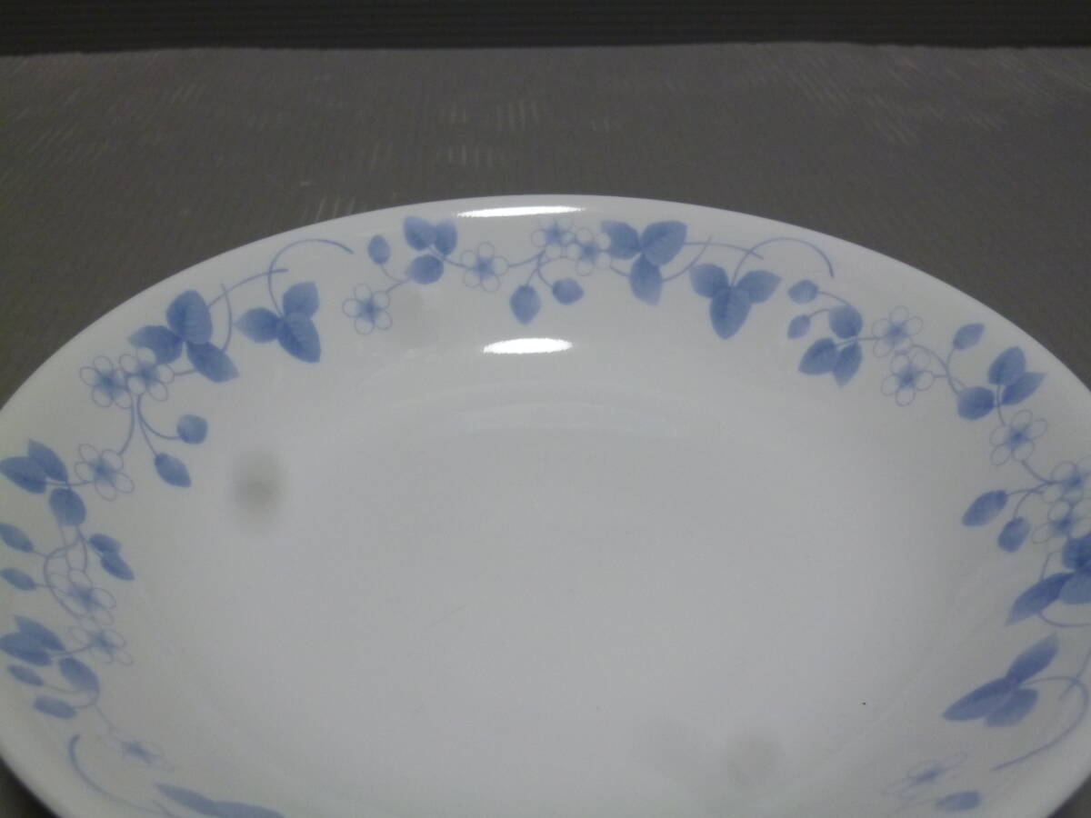 〇 コレール【青色花柄 ボウル２客・深皿２枚 約16㎝・約21㎝】〇の画像8