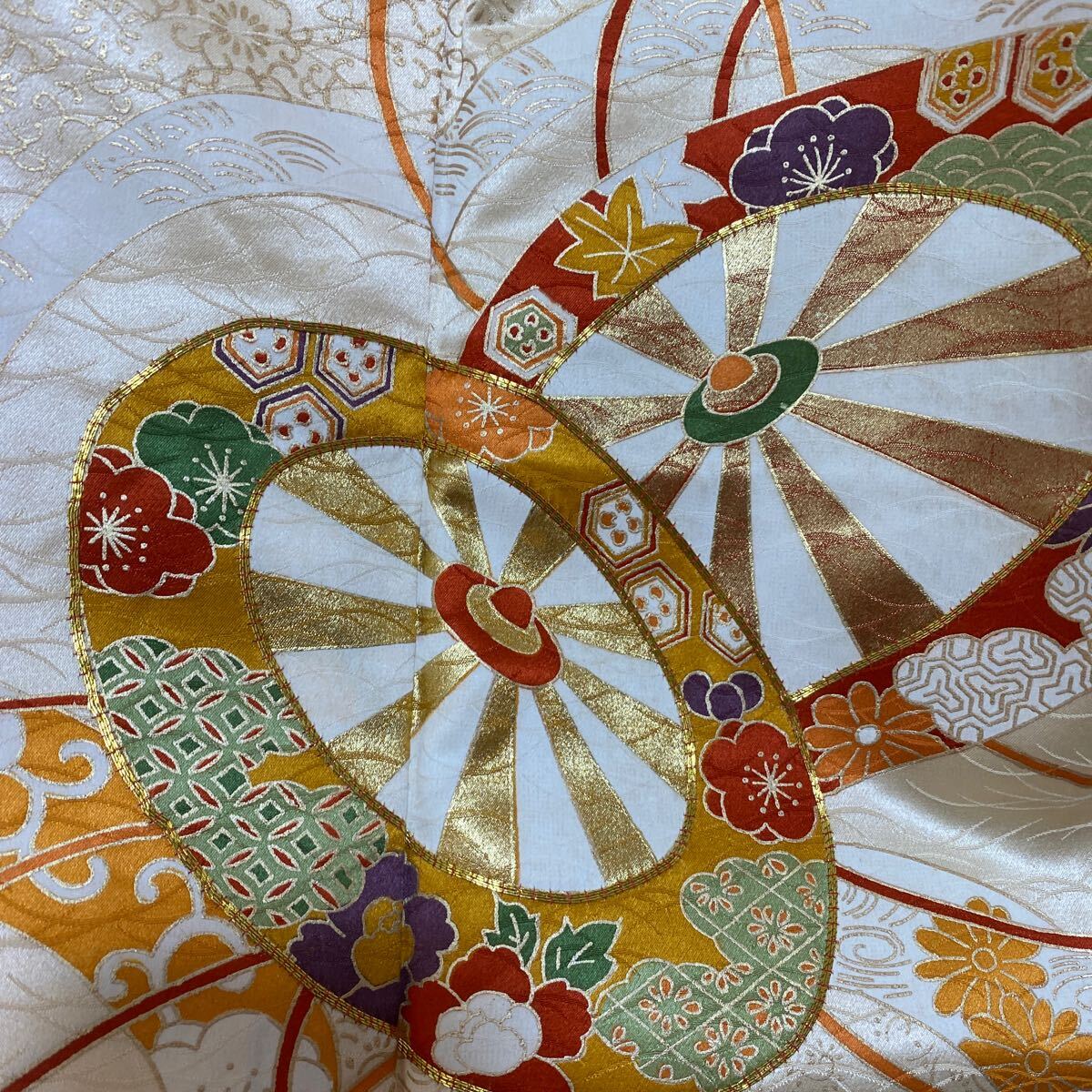 着物　総柄　袷　訪問着 薄オレンジ色　華やか　綸子 金駒刺繍　春夏秋冬　着丈157.5cm 裄丈61cm 0319-2m_画像4