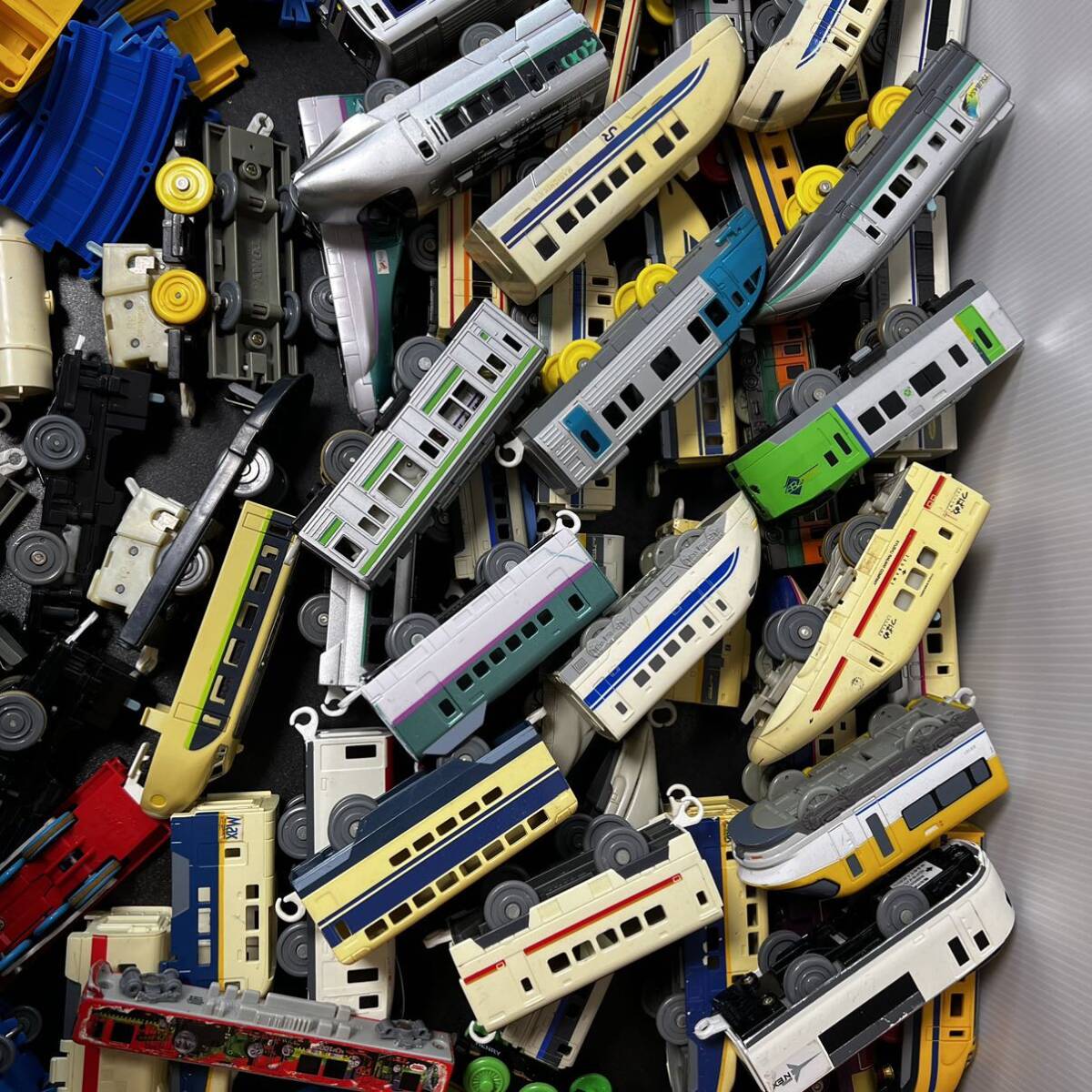  Junk set sale 6kg train Shinkansen TOMY Plarail etc. . car Thomas etc. model part removing b3-66